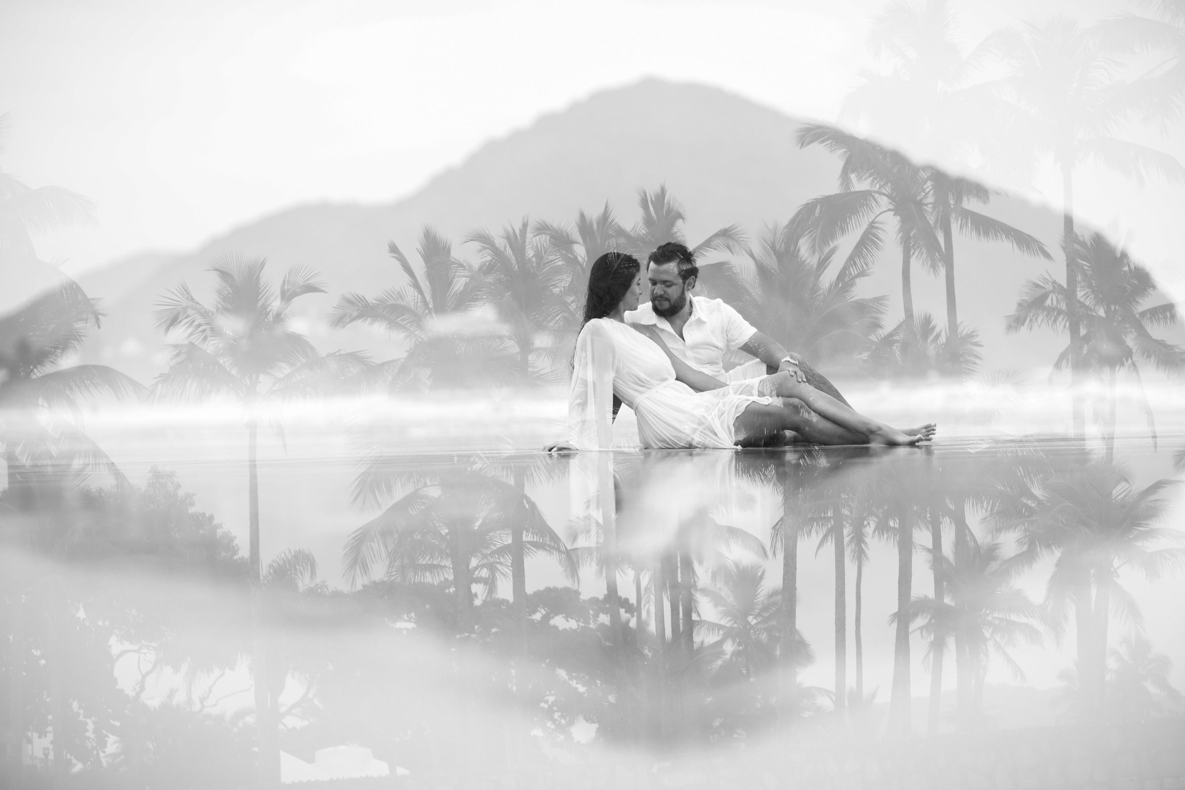 O casal diante da montanha